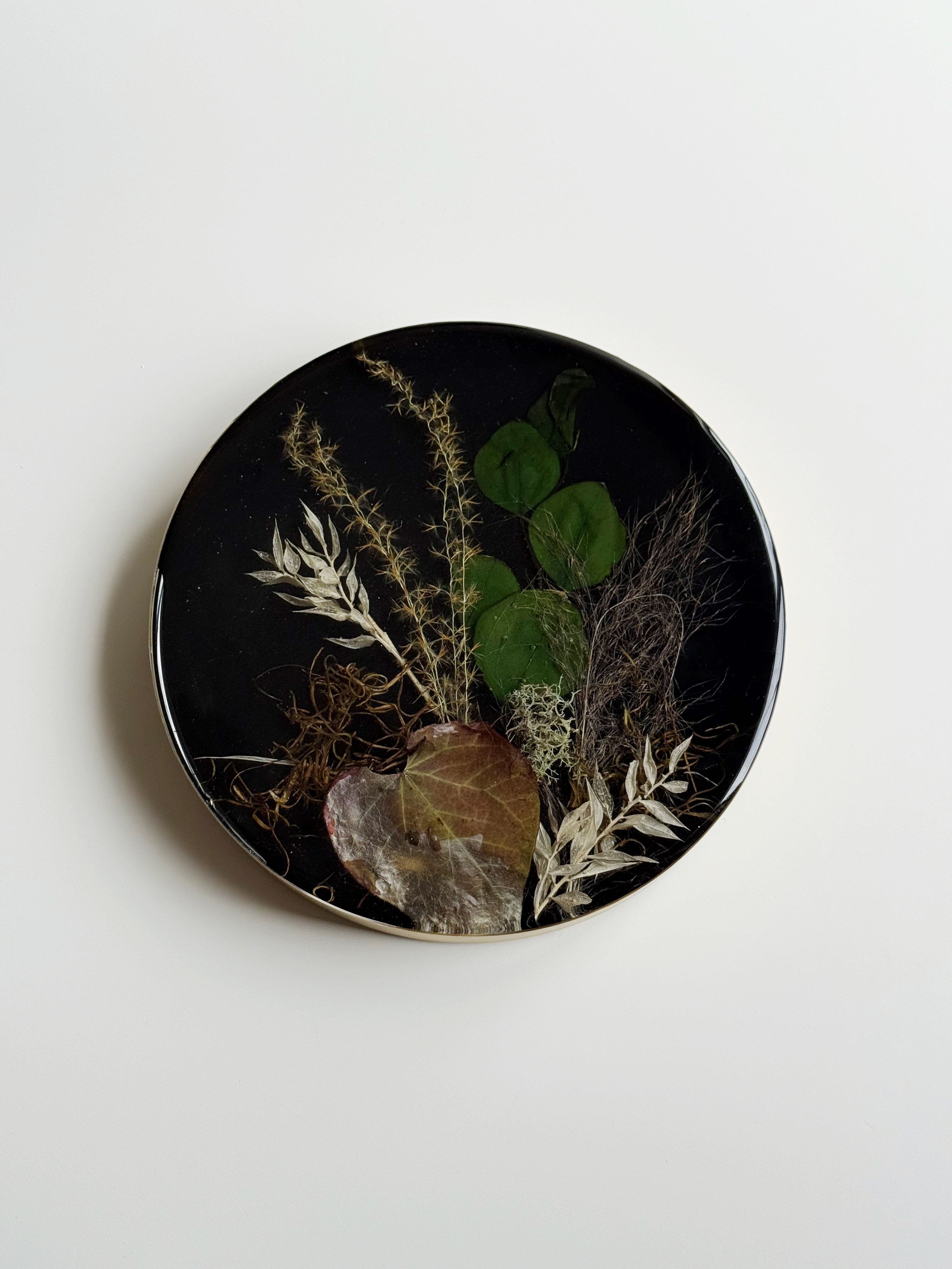 Aspen Resin Floral | 8” Round