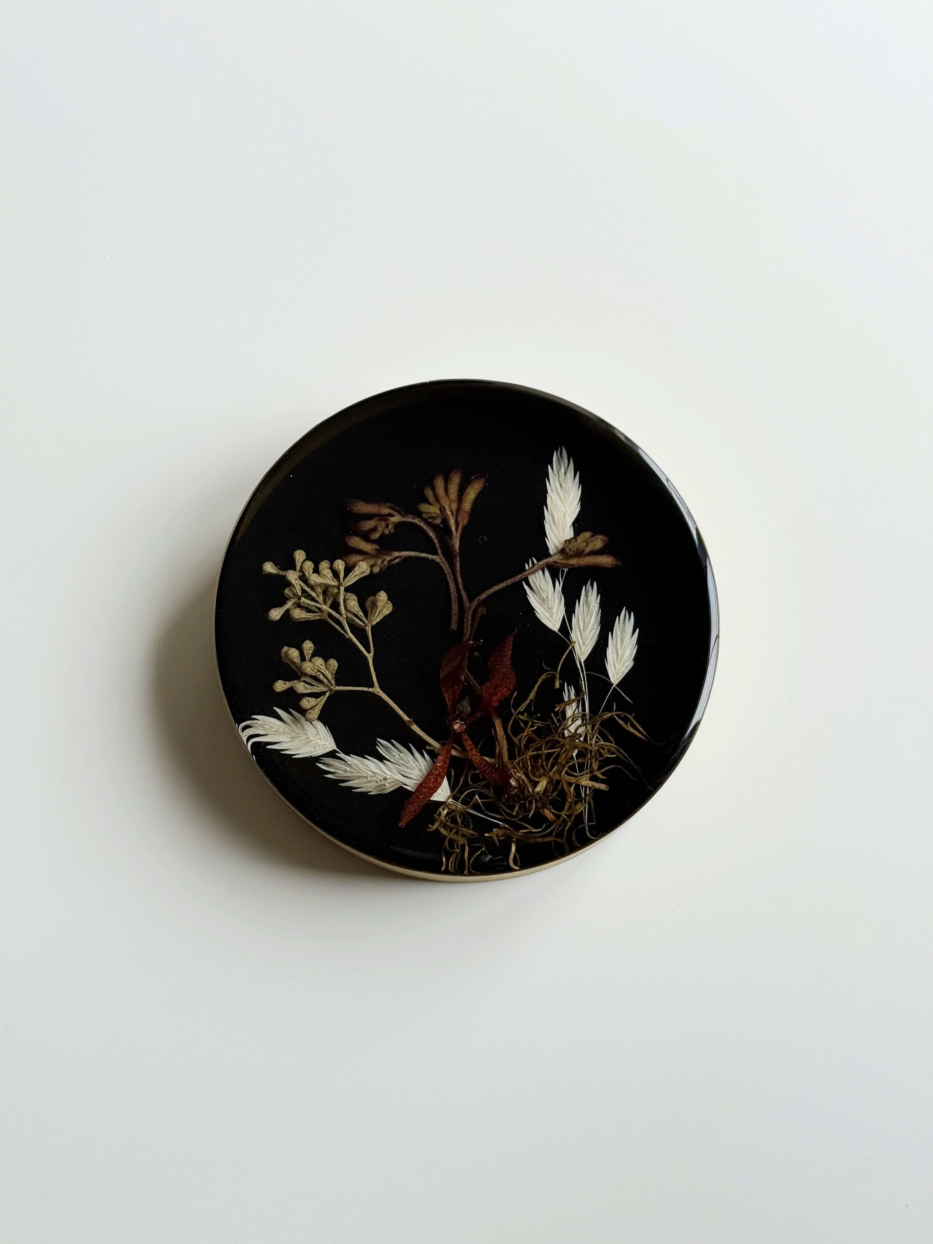 Kangaroo Paw Resin Floral | 5.5” Round